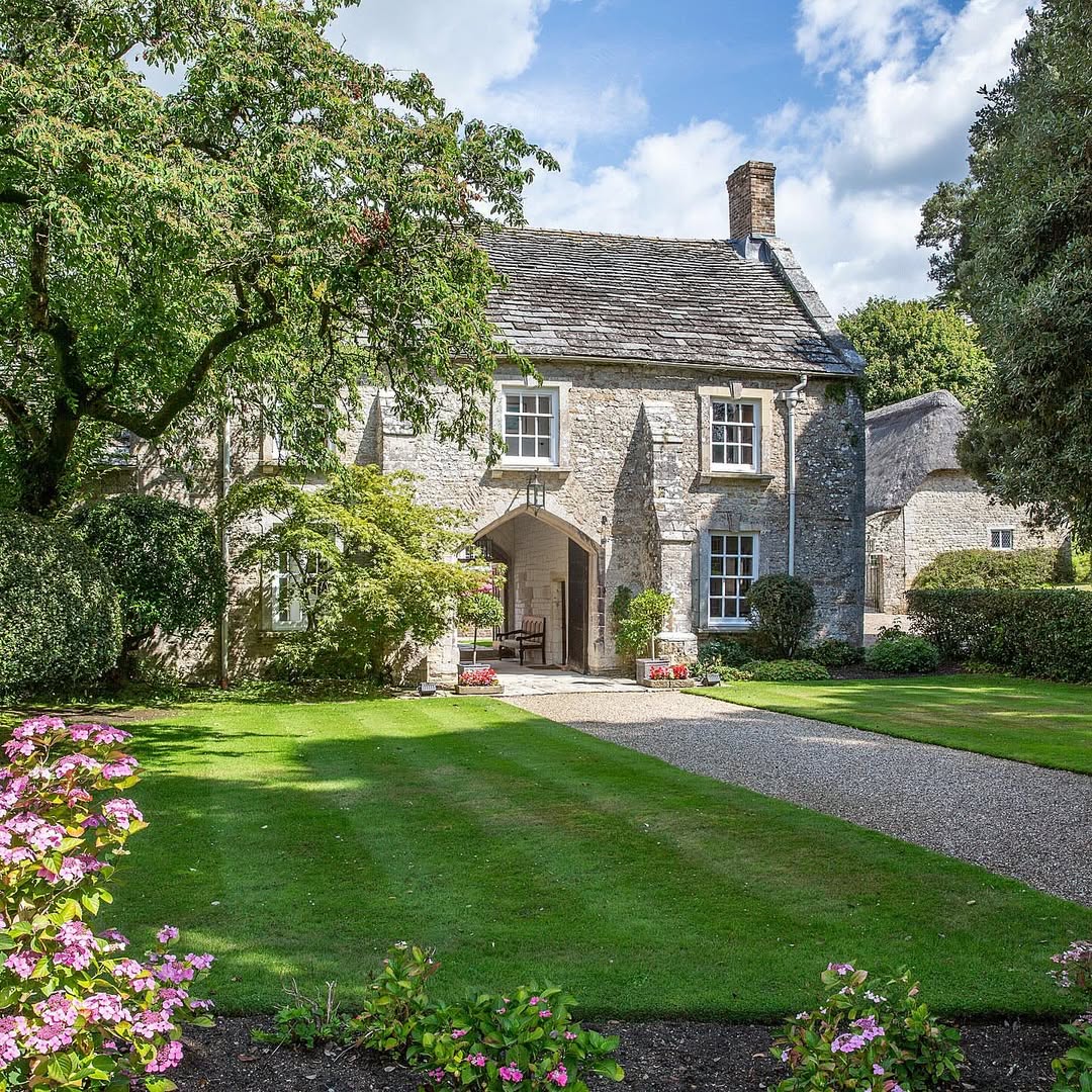 InterioorDesign's tweet photo. $11.8M property in english countryside https://t.co/BFeyCAY7II