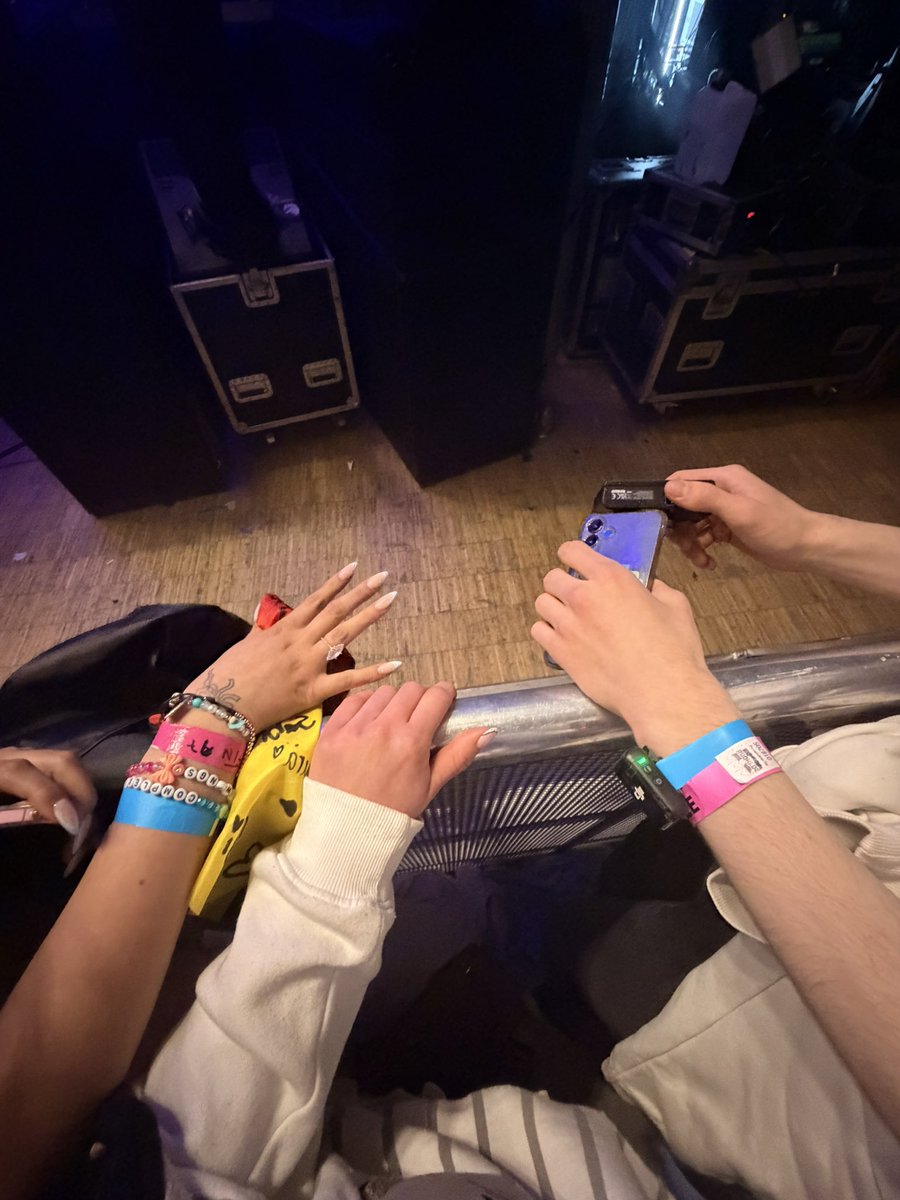 olivia 𝜗𝜚ׅؗ 𑣿. on tour tweet media