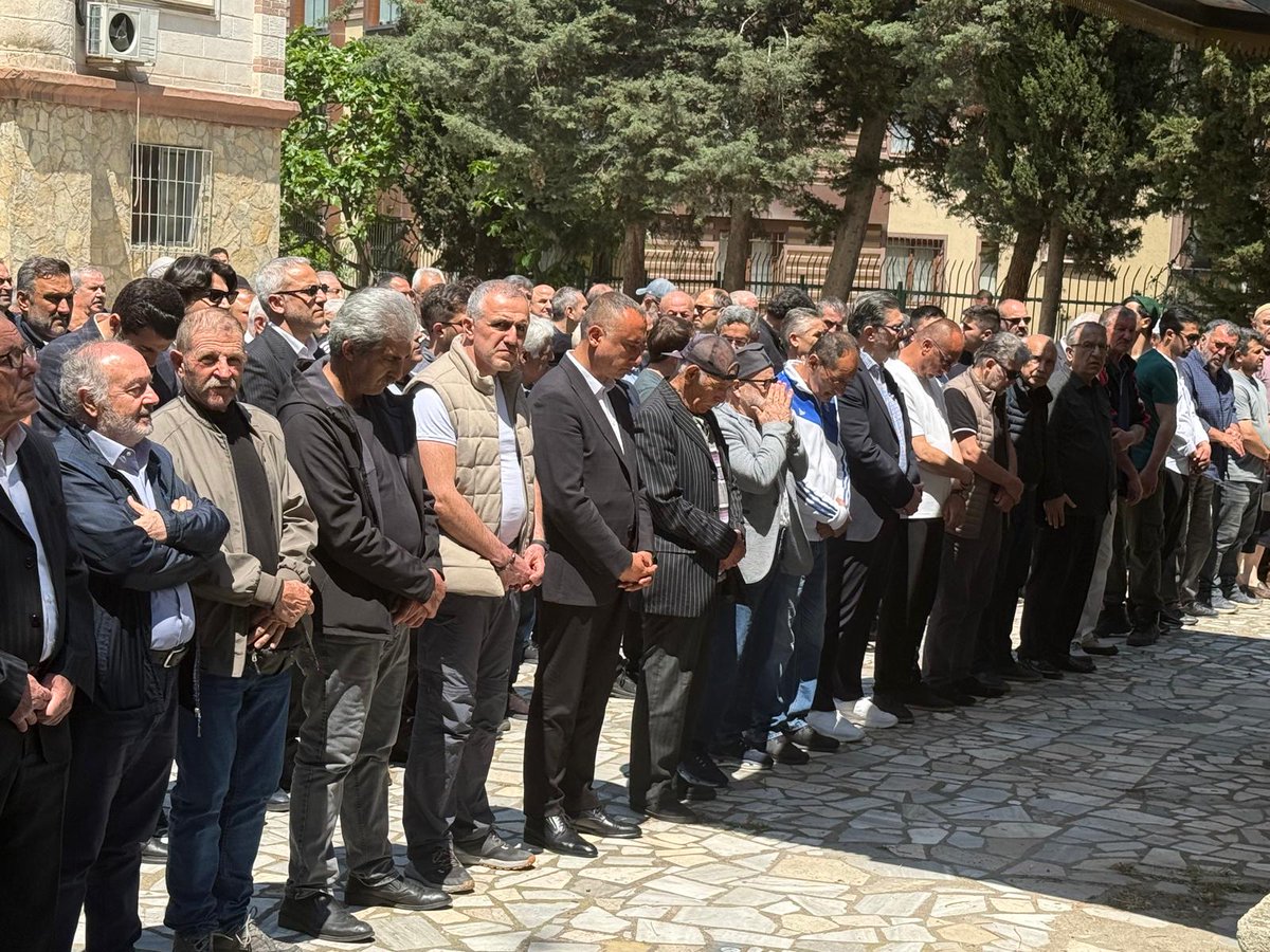 MHP_Atasehir's tweet photo. İlçe Başkanımız Sn. Hakan ARIKAYA ve yönetim kurulu üyelerimiz; Örnek Ülkü Ocakları Eski Başkanımız Hayri GÜRDAL'ın kıymetli ağabeyi merhum Ali GÜRDAL'ın Örnek Mahallesi Türkistan Camii'nde ki cenaze namazına katılım sağladılar. 

Merhuma Allah'tan rahmet, kederli GÜRDAL ailesine sabır ve başsağlığı dileriz.