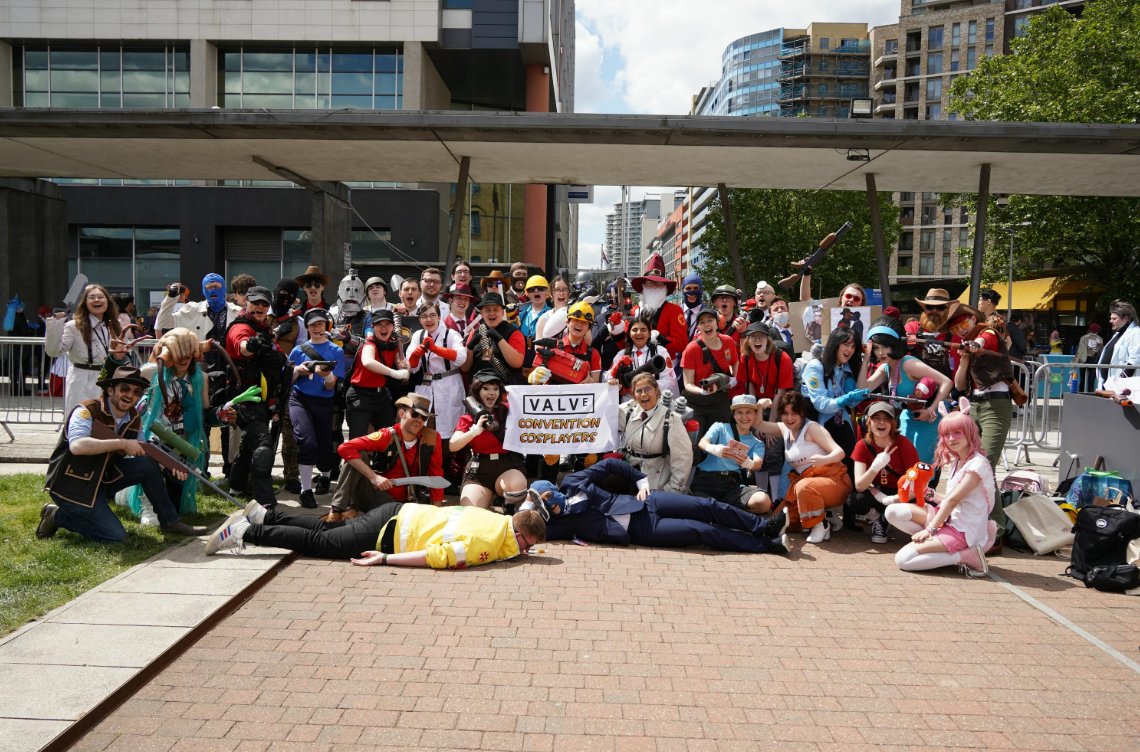 Valve Convention Cosplayers tweet media