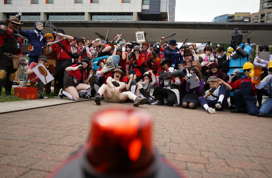 Valve Convention Cosplayers tweet media