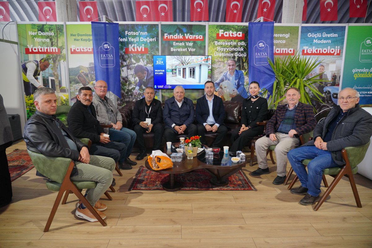 fatsabeltr's tweet photo. Fatsa’mızda üretimin gücü büyüyor, Karadeniz’in bereketi geleceğe taşınıyor. 🌿🚜

2. Karadeniz Ordu Tarım, Hayvancılık ve Fındık Fuarı’mızın üçüncü gününü de yoğun katılım ve büyük bir ilgiyle tamamladık.

175 firma ve 110 stant ile güçlü bir organizasyona ev sahipliği yapan fuarımız; tarım teknolojilerinden hayvancılıkta yenilikçi uygulamalara, fındık üretimine yönelik modern çözümlerden sektör buluşmalarına kadar önemli bir merkez olmayı sürdürüyor.

Fuarımız; bilgi paylaşımının güçlendiği, iş birliklerinin geliştiği ve yeni fırsatların doğduğu önemli bir buluşma noktası olmaya devam ediyor.

Emeğin, alın terinin ve üretimin kalbinin attığı bu organizasyona katkı sunan tüm paydaşlarımıza teşekkür ediyor; tüm hemşehrilerimizi fuar alanımıza davet ediyoruz.