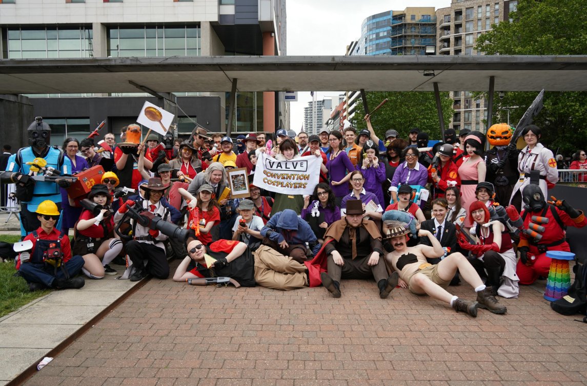 Valve Convention Cosplayers tweet media