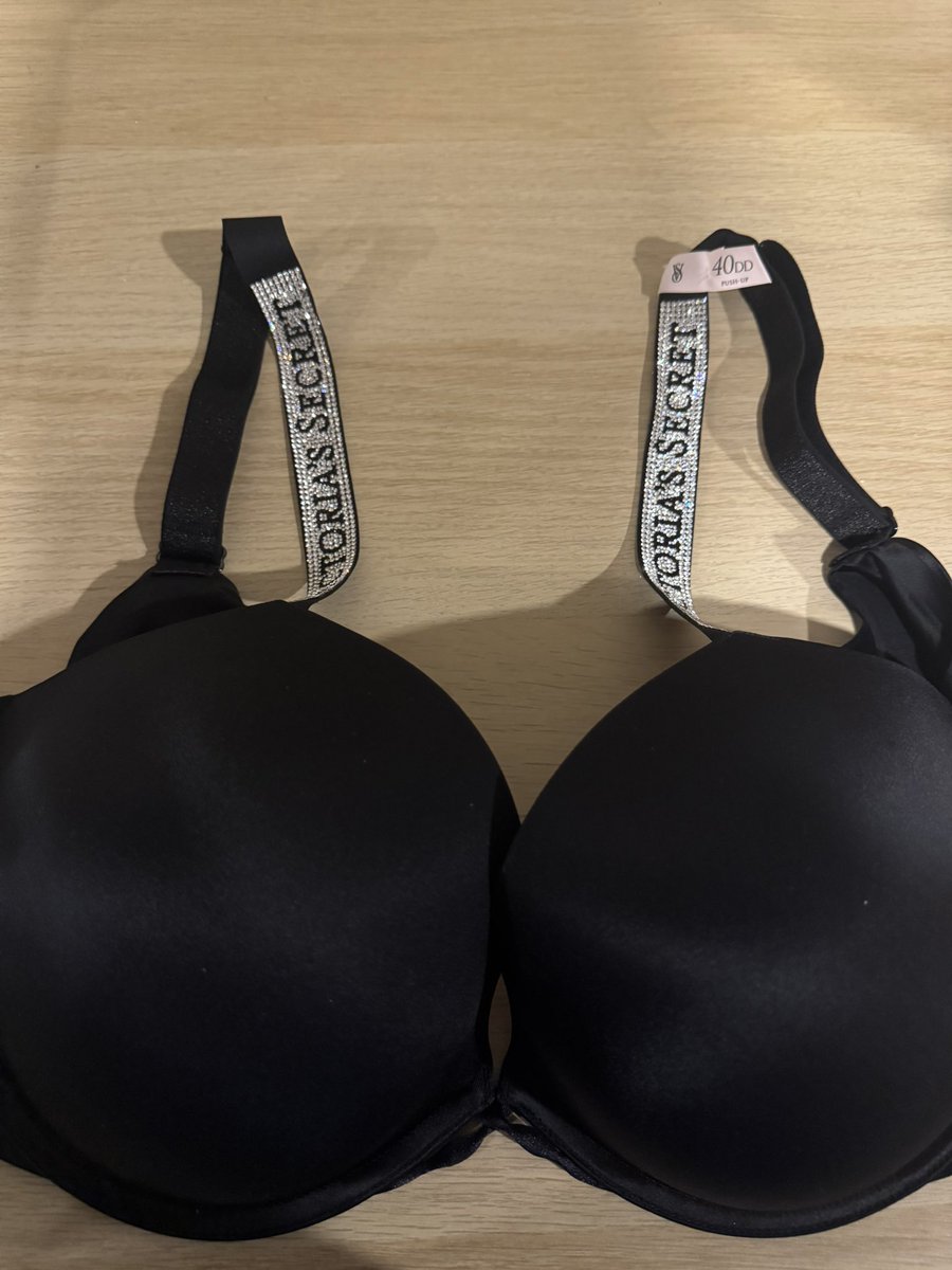 helloweekend66's tweet photo. ส่งต่อLogo Shine Strap Push-Up Bra40 DD 
ไม่เคยใส่ ป้ายยังอยู่ สวยยมากก 
 1990❗️ free shipping (งดต่อนะคะ🥹)
DMมาขอดูเพิ่มเติมได้ค่ะ💌

#ส่งต่อvictoriasecret #พร้อมส่ง
#victoriasecretthailand #ส่งต่อVictoria #victoriasecertth #พรีออเดอร์เมกา https://t.co/bWEMfpWoUX