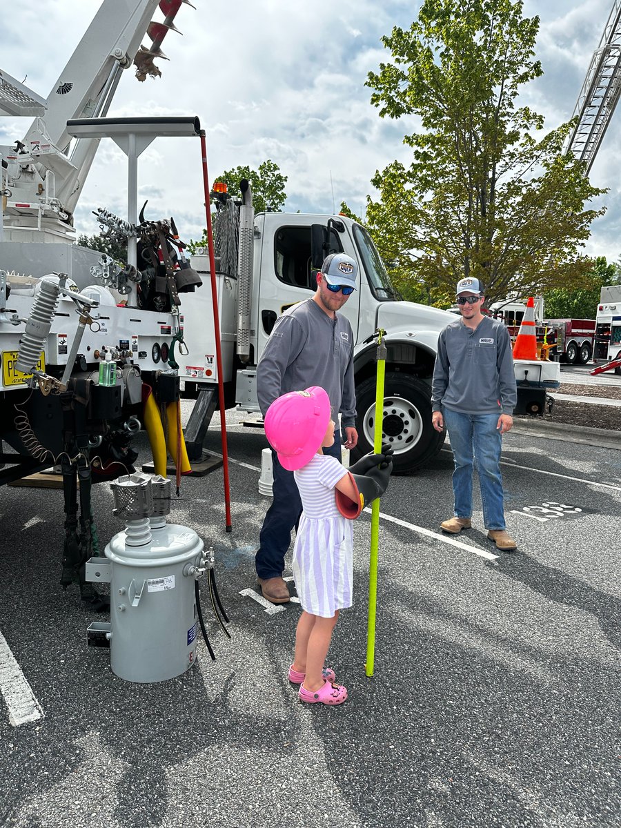 New_River_LP's tweet photo. ⚡ We’re excited to be back at Emergency Fest!

Join us May 16 from 10 a.m.–1 p.m. at WHS. Stop by to learn more about electrical safety, storm preparedness and more.

May is National Electrical Safety Month — the perfect time to learn and connect with your community! 🚒💡 https://t.co/ctOPNnpsZe