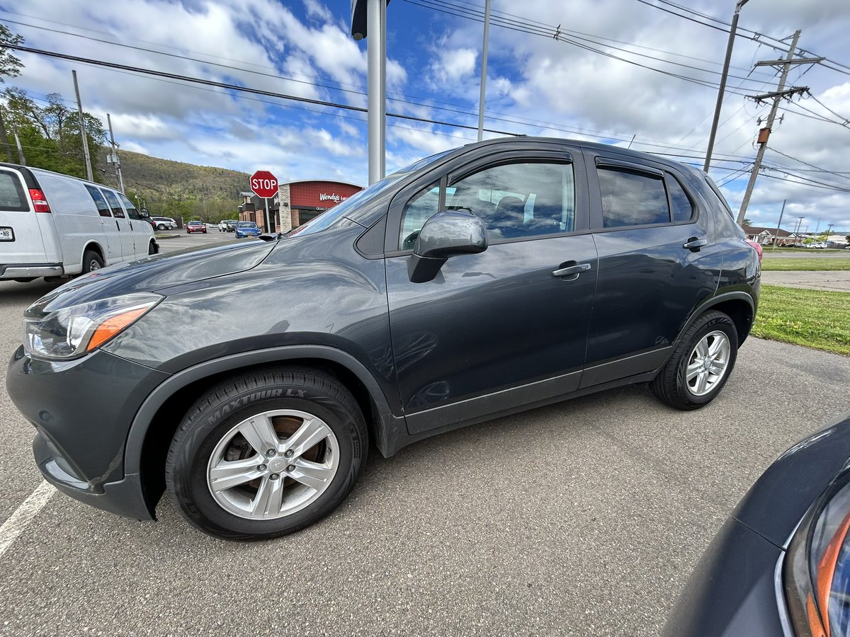 WilliamsSubaru's tweet photo. Budget-friendly AND road-trip ready? Yes please 🙌 The pre-owned Chevrolet Trax LS is here for UNDER $12K 💸 Don’t let this deal drive away! 🔥

👉 $11,484
👉 73,600 miles! 
👉 FWD

🔗 - https://t.co/8j7rResNnJ https://t.co/ENbhSGafLU