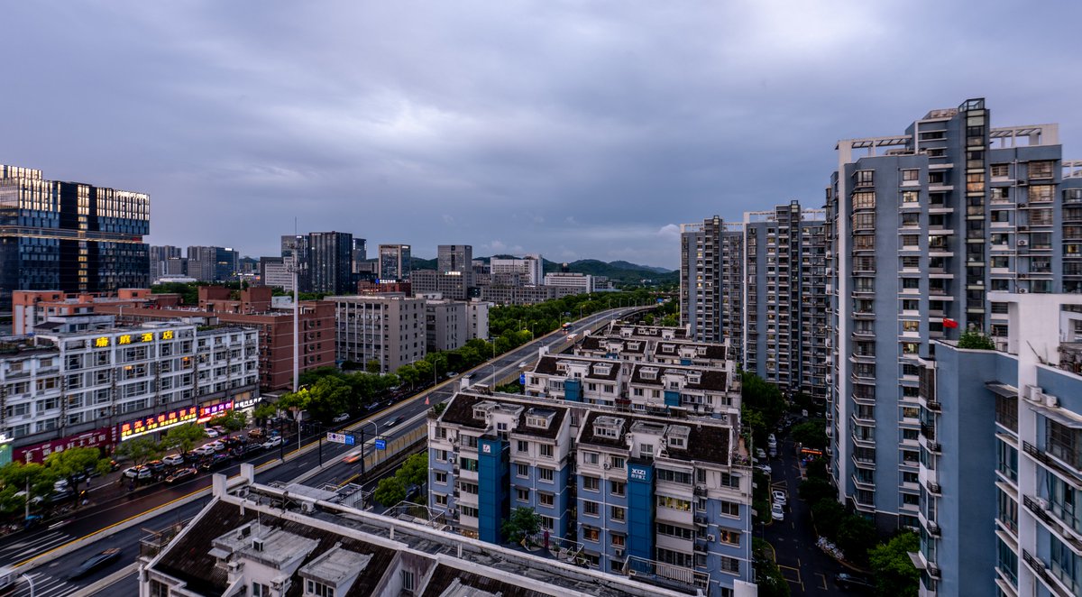 WDonkey12552's tweet photo. 雨后的晚霞, 有一种大结局的氛围
Z72第一次用全画幅镜头, 腾龙1630
#Z72 #晚霞 #杭州 https://t.co/z7H0fccRVz