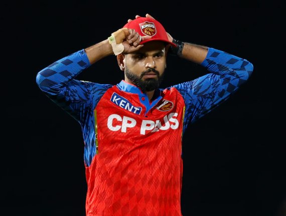 Anahita39264's tweet photo. Salute to RCB fans 🫡
Who never spread hate against Virat Kohli despite no trophy for years.
Meanwhile, team reached a final after 10 years under Shreyas Iyer within 2 years… and people still trolling him 😂
Jaao ab next year captain bhi khareed lo 😉 https://t.co/fl6syMWzSB
