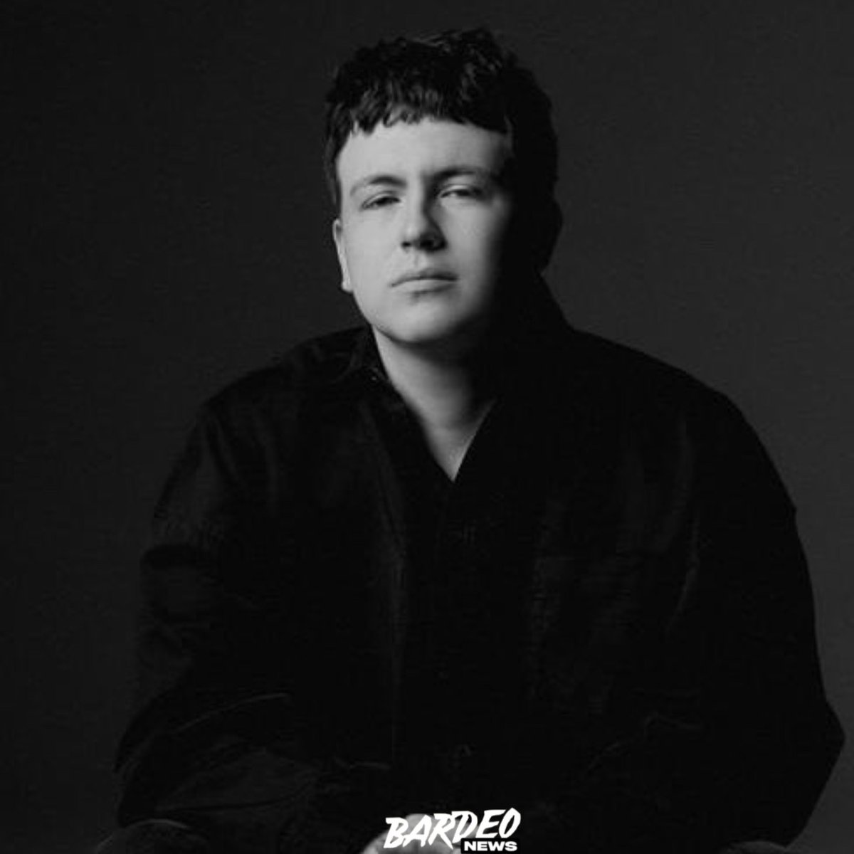 bardeonews's tweet photo. ☝️ARGENTINA!

El productor argentino Zecca, detrás de gran parte del catálogo de Emilia y Duki, co-produjo 10 canciones de los nuevos álbumes de Drake. https://t.co/gXvv4VwazA