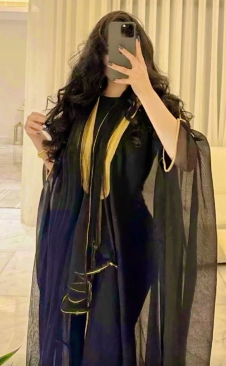 _12_lem's tweet photo. شاعرية الليله ..

يا ذات  الطله  المتفرده   والمبسم   الذباح
يا وجهٍ  كل  ما ساد  الظلام  يكفي  إشعاعه

 من يحسب الخساير في حياته يجني الارباح
وانا اعدك من أرباح العمر ما أعدك بضاعه

— نايف السراهيد.

#الغيهب https://t.co/su4BNY4aLF