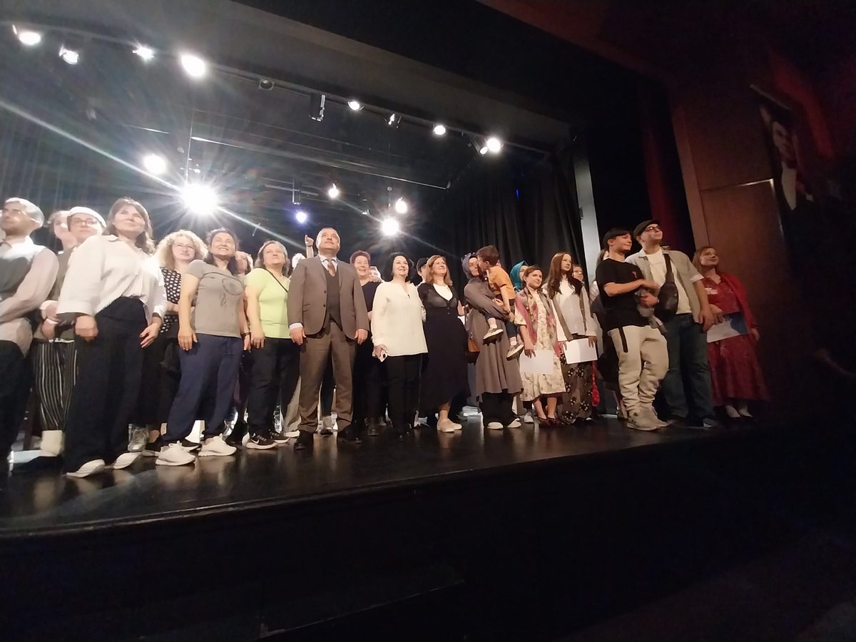 KGMTAL's tweet photo. Tiyatro Kulübü öğrencilerinin sahnelediği “Komşu Köyün Delisi” adlı oyun Kadıköy Barış Manço Kültür Merkezi’nde 2 ve 13 Mayıs’ta iki kez sahnelendi ve beğeni topladı. Oyun üçüncü kez sahnelenecektir.

Emeği geçen öğrencilerimizi, Nebahat Taçalan ve Enver Yılmaz’ı tebrik ediyoruz. https://t.co/1fk33UtJ8u