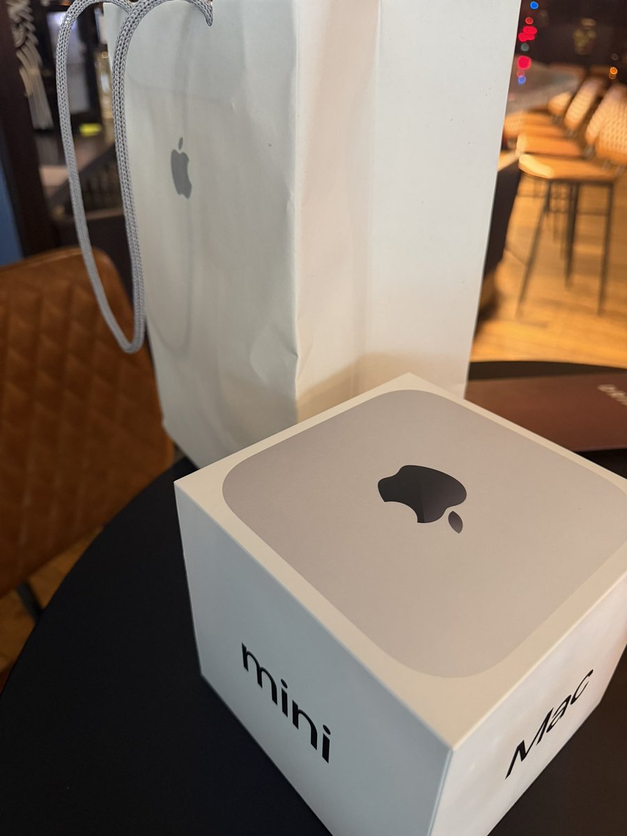 AlexanderTrifo7's tweet photo. Just grabbed the LAST Mac Mini in the London Apple Store! 🥳🏆
They’re officially gone. If you were thinking about one… too late mate 😂. @AlexFinn 
#MacMini #AppleStoreLondon https://t.co/sYBsJr2YOb