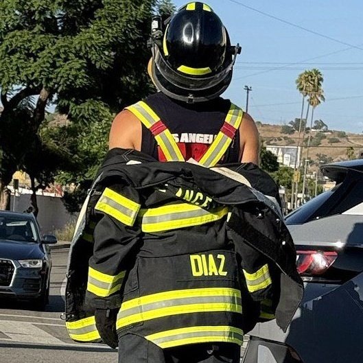 Loz 🍦🎸 | 🚒🔥 tweet media