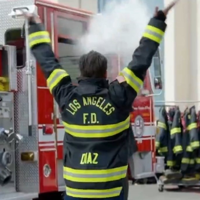 Loz 🍦🎸 | 🚒🔥 tweet media