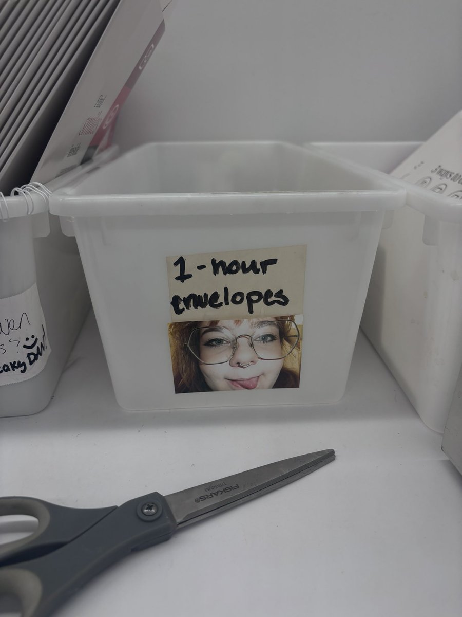 deeznuhgs's tweet photo. i will dearly miss my beloved coworkers https://t.co/ZYsHK6CxIl