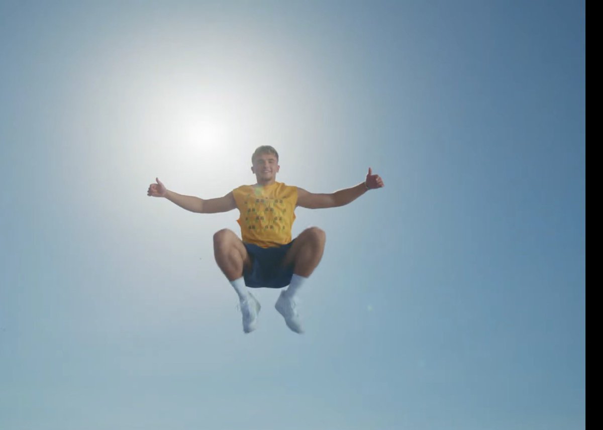 maipu_L's tweet photo. HendrikニコニコでJumpしててもう、夏の太陽に見えてくる☀️So
cool!
#December10   #Infinity  #D10の夏
#Hendrik https://t.co/J6dLEDvLYW