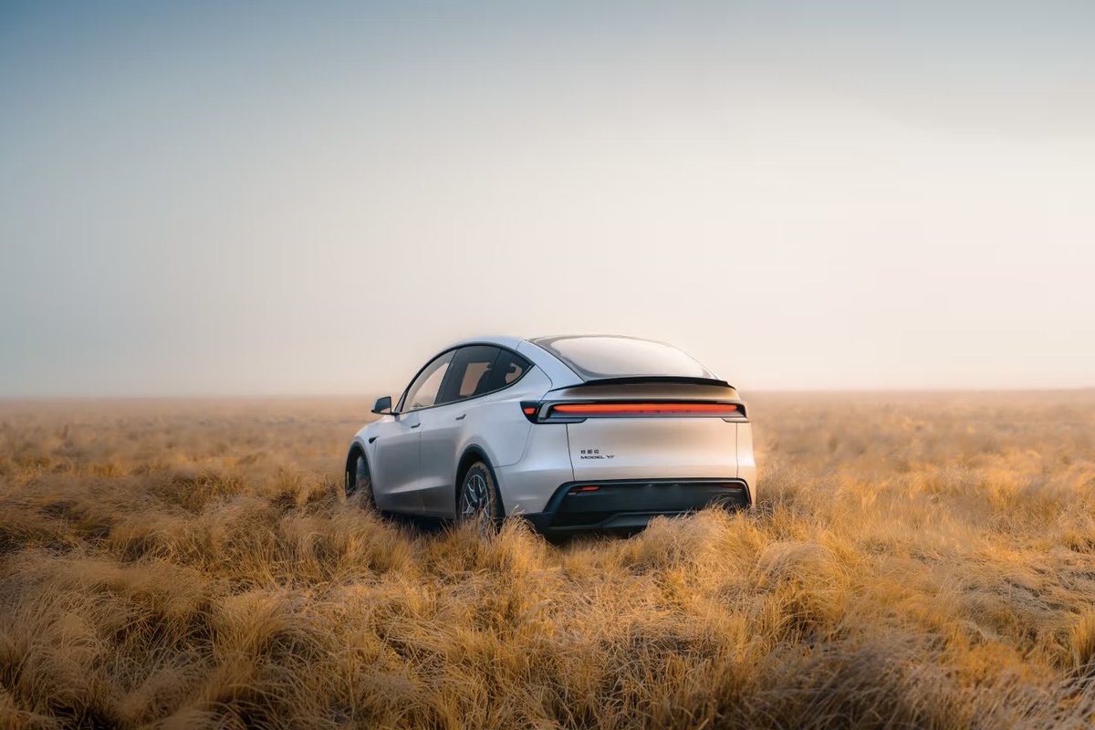 The Tesla Newswire tweet media