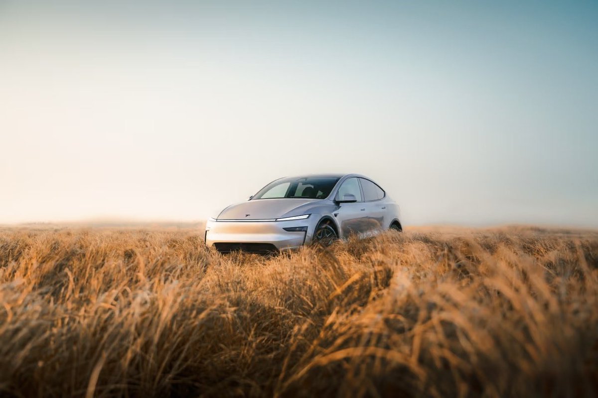 The Tesla Newswire tweet media