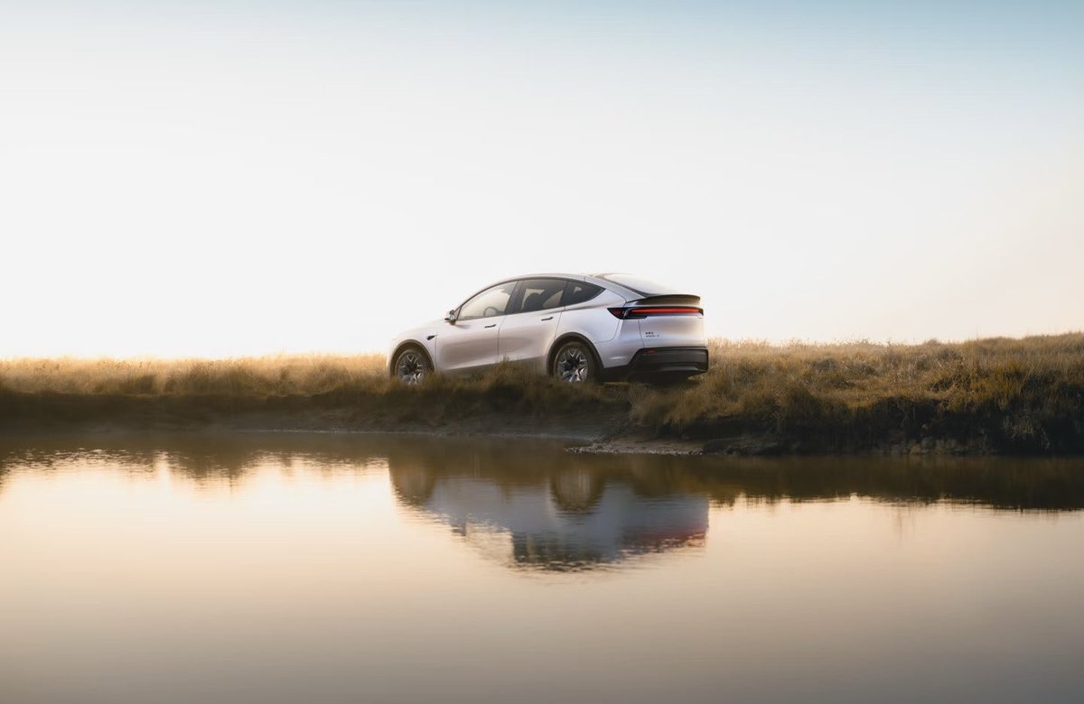 The Tesla Newswire tweet media