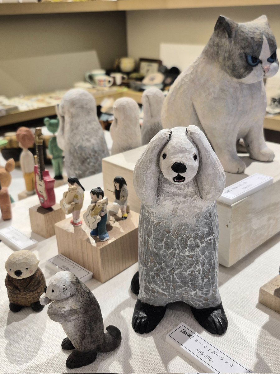 木彫り作家さんの作品は、削り方や彩色の仕方でずいぶんと個性が変わる