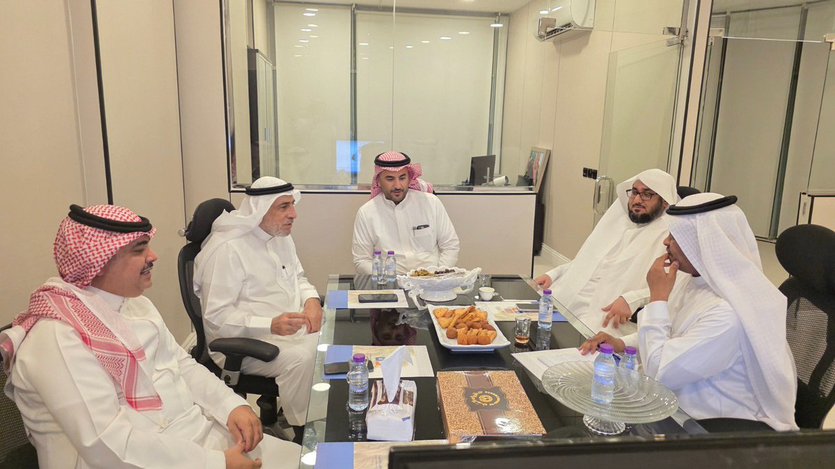 Ahsa_D_S_A's tweet photo. زار سعادة رئيس المجلس التخصصي لجمعيات الأشخاص ذوي الإعاقة الأستاذ فهد بن صالح الملحم
#جمعية_متلازمة_داون_بالأحساء  وكان في استقباله سعادة رئيس مجلس الإدارة المهندس /محمد بن إبراهيم الجبر ، وعدد من أعضاء مجلس الإدارة والمدير التنفيذي للجمعية الأستاذ/ عبدالله المسعود ، إلى جانب عدد من منسوبي الجمعية وذلك بهدف مناقشة اهم التحديات التي تواجه جمعيات الأشخاص ذوي الإعاقة بالمملكة
