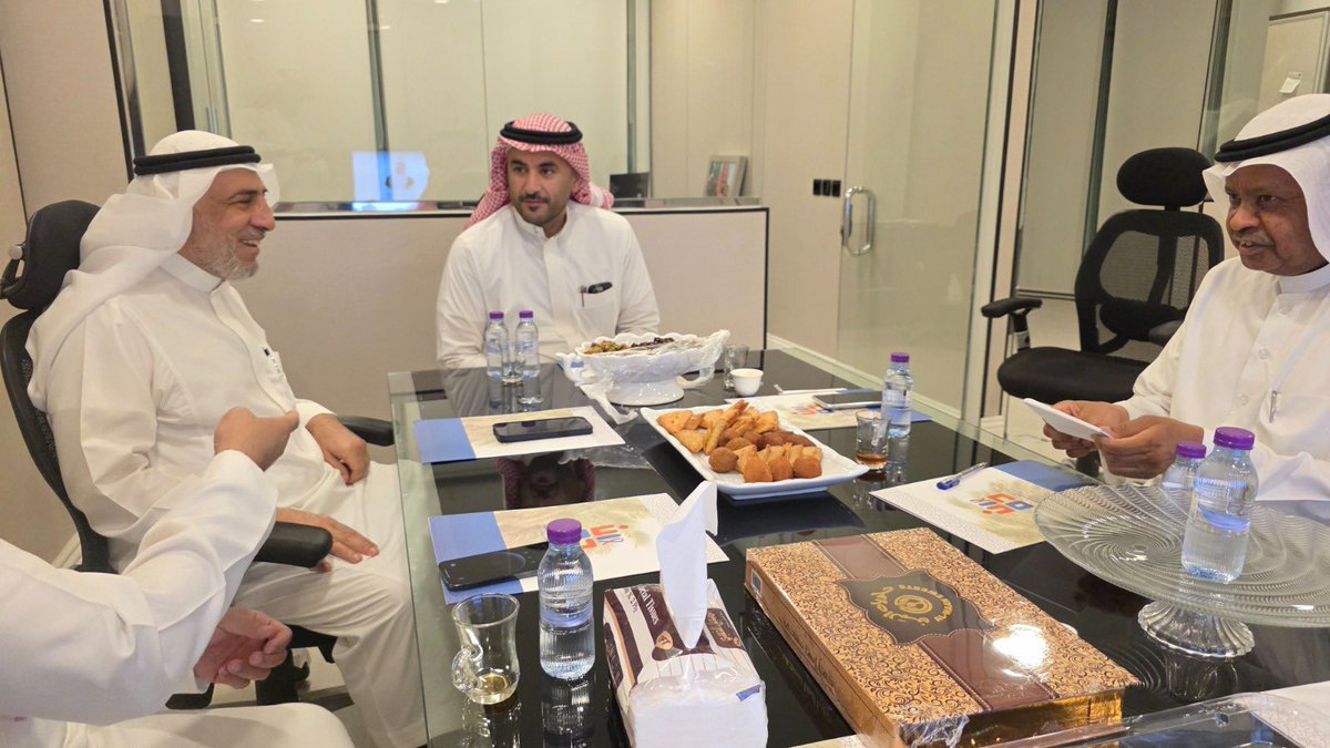 Ahsa_D_S_A's tweet photo. زار سعادة رئيس المجلس التخصصي لجمعيات الأشخاص ذوي الإعاقة الأستاذ فهد بن صالح الملحم
#جمعية_متلازمة_داون_بالأحساء  وكان في استقباله سعادة رئيس مجلس الإدارة المهندس /محمد بن إبراهيم الجبر ، وعدد من أعضاء مجلس الإدارة والمدير التنفيذي للجمعية الأستاذ/ عبدالله المسعود ، إلى جانب عدد من منسوبي الجمعية وذلك بهدف مناقشة اهم التحديات التي تواجه جمعيات الأشخاص ذوي الإعاقة بالمملكة