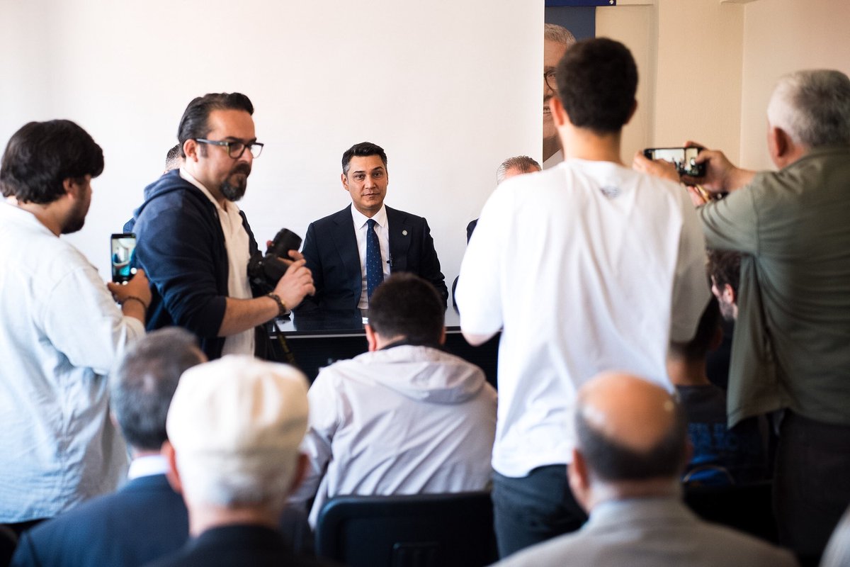 avalperakdogan's tweet photo. 📍Edirne 

İYİ Parti STK Buluşmaları kapsamında Edirne’de; Milletvekilimiz Sayın Mehmet Akalın @mehmetakalin22 , İl Başkanımız Hakan Şahin @hhakanshn ve kıymetli teşkilat mensuplarımızla bir araya geldik.
Edirne’de gördüğümüz samimi dava arkadaşlığı ve ortak mücadele ruhu; Türkiye’nin değişim umudunun her geçen gün daha da büyüdüğünü göstermektedir.
Milletimizin derdiyle dertlenen, çözümü milletle birlikte arayan anlayışımızla; memleketimizin her köşesinde umut olmaya devam edeceğiz.
İYİ Parti varsa umut vardır. #BizVarız @iyiparti_edirne