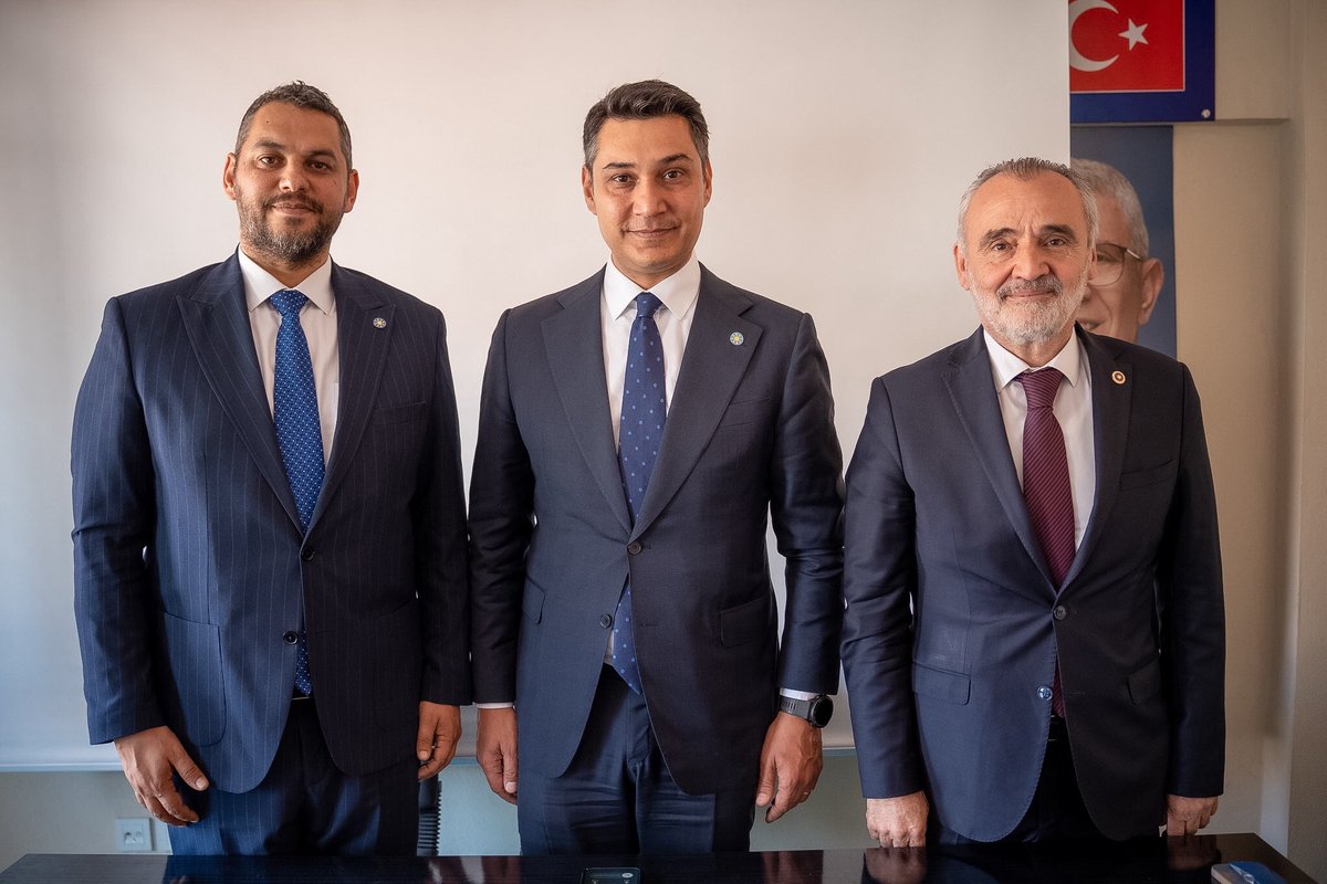 avalperakdogan's tweet photo. 📍Edirne 

İYİ Parti STK Buluşmaları kapsamında Edirne’de; Milletvekilimiz Sayın Mehmet Akalın @mehmetakalin22 , İl Başkanımız Hakan Şahin @hhakanshn ve kıymetli teşkilat mensuplarımızla bir araya geldik.
Edirne’de gördüğümüz samimi dava arkadaşlığı ve ortak mücadele ruhu; Türkiye’nin değişim umudunun her geçen gün daha da büyüdüğünü göstermektedir.
Milletimizin derdiyle dertlenen, çözümü milletle birlikte arayan anlayışımızla; memleketimizin her köşesinde umut olmaya devam edeceğiz.
İYİ Parti varsa umut vardır. #BizVarız @iyiparti_edirne