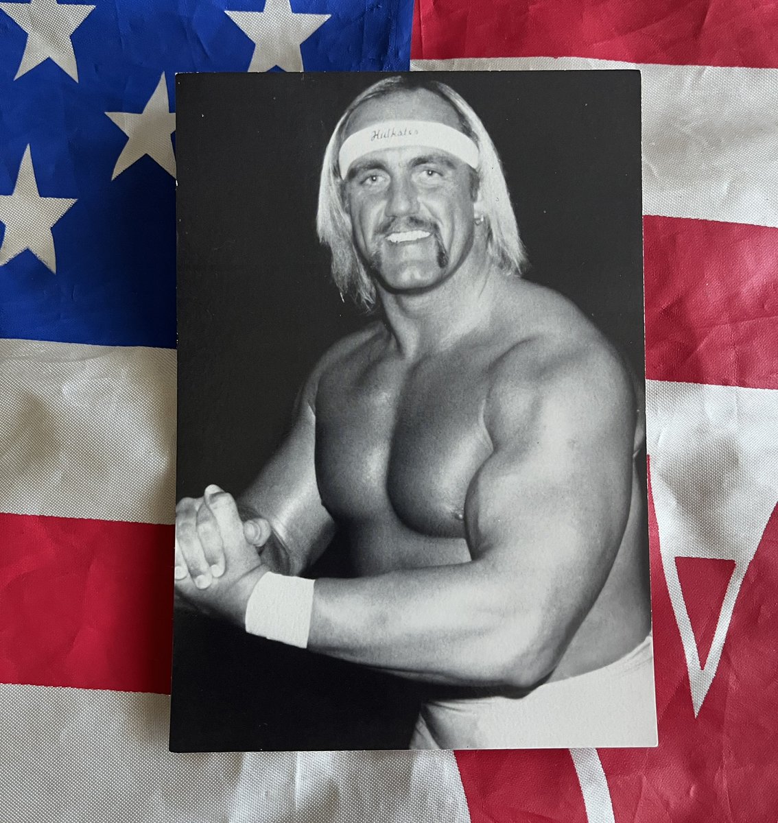 Tweet_Wrestling's tweet photo. And todayโs arrival is this cool old school Hulk Hogan postcard.
Definitely an early one from Hulk Hoganโs huge catalogue of memorabilia.
#HulkRules #HulkRules https://t.co/BQwy3bZ1LJ