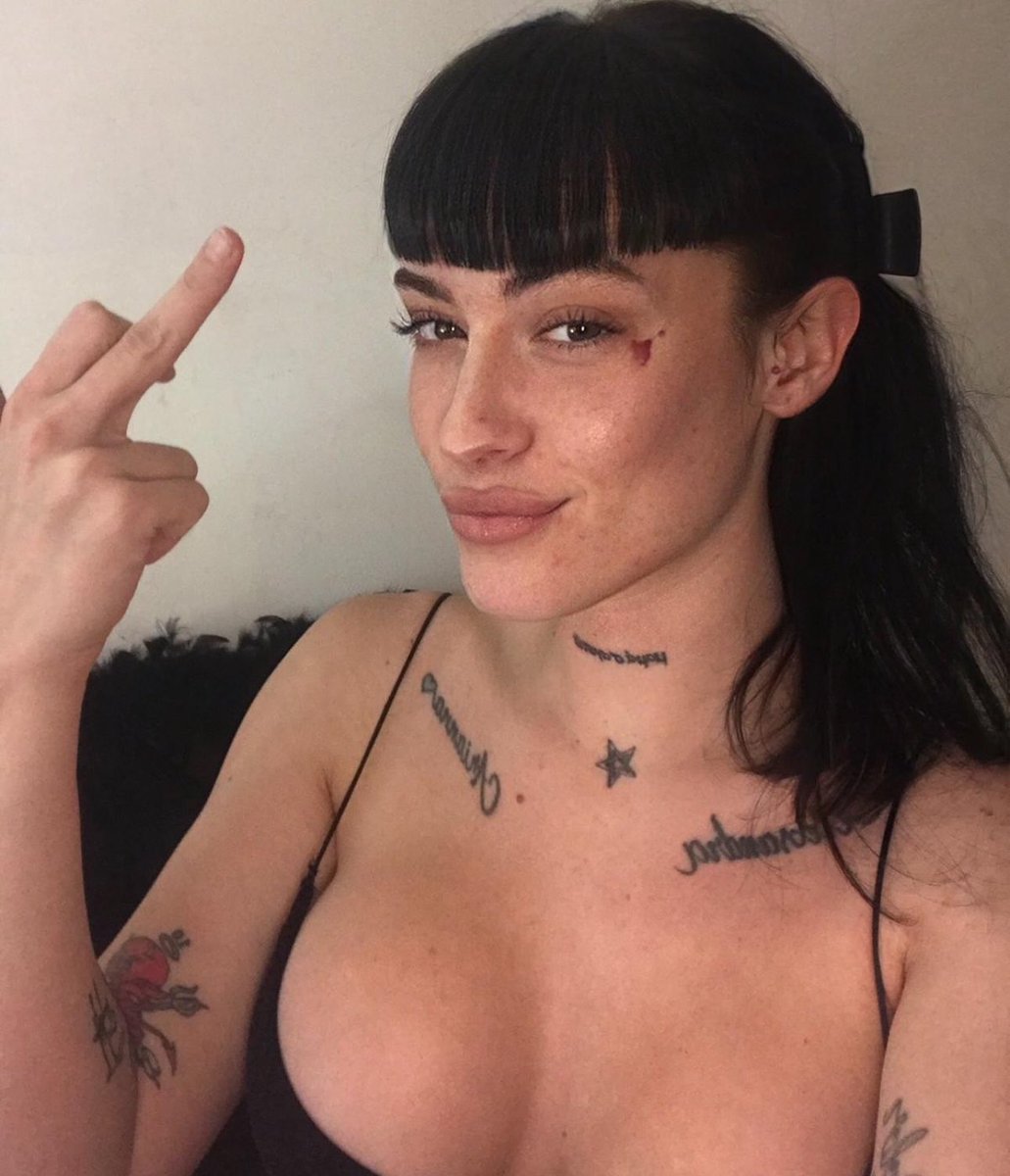 amaia_miss's tweet photo. No te hagas el duro si eres un perro sumiso pajero que no tienes nada que hacer , #findom #ama #losser https://t.co/PlnQvlt9qO