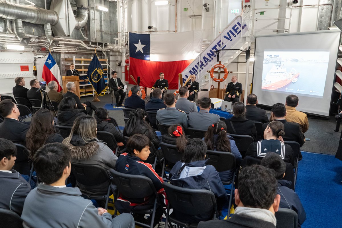 epaustral's tweet photo. 🔵⚓Como parte del relacionamiento activo, esta semana nuestros ejecutivos y representantes de la #EPAUSTRAL participaron de distintas actividades de la @Armada_Chile @puertosconosur y @AduanaCL.

📸 Armada de Chile, Corporación Puertos Cono Sur y Comunicaciones EPAUSTRAL https://t.co/Ix1BkPPw7F