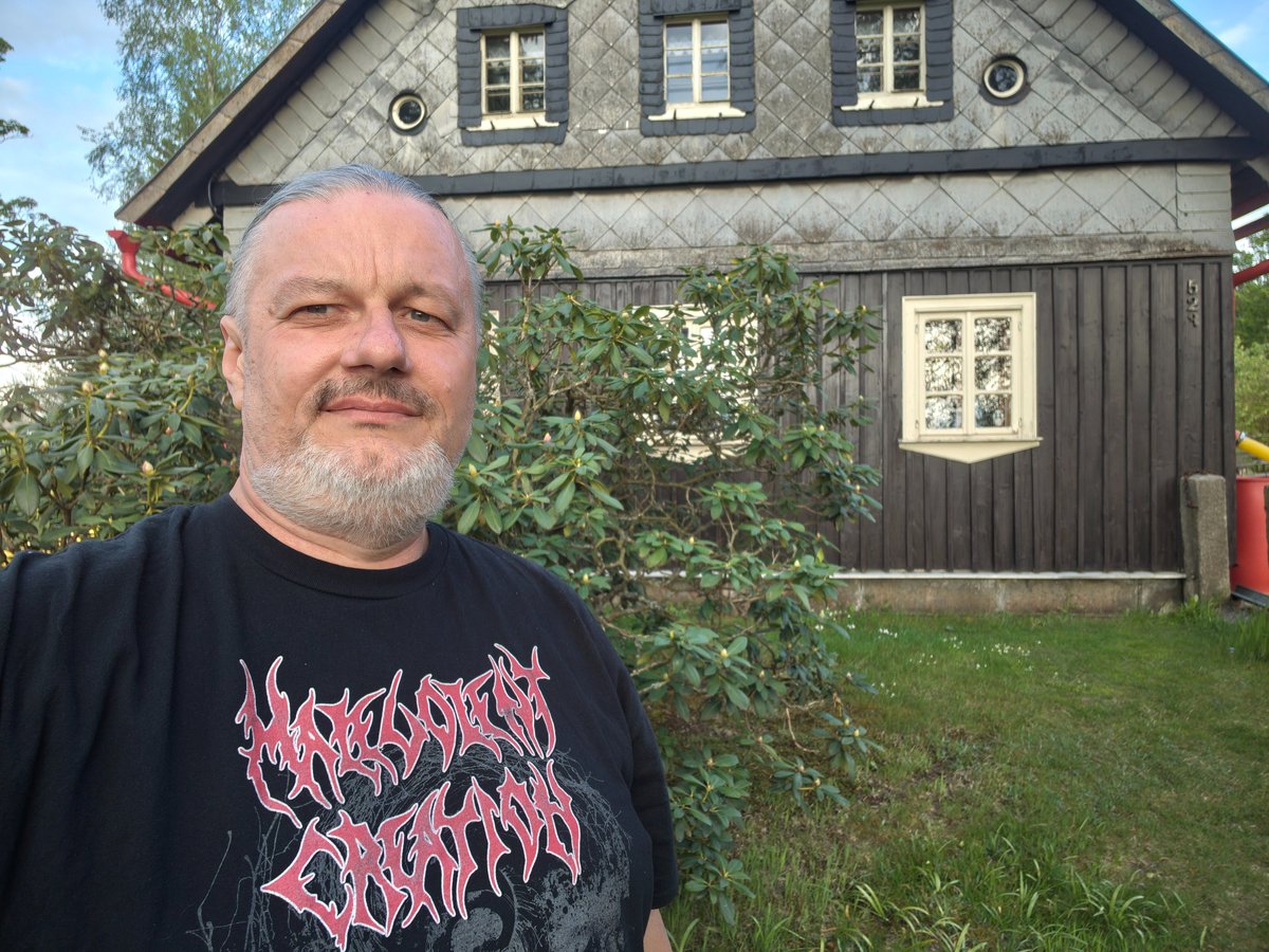 deadlystormzine's tweet photo. Rehabilitace zlomené nohy pokračuje. Konečně chalupa Jizerky! #jizerskehory #hory #deathmetal #oldschooldeathmetal #malevolentcreation https://t.co/0poe8cXLWW