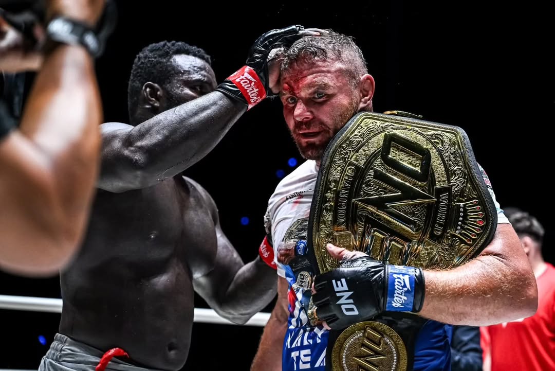 lambarena_Off's tweet photo. 📸 IMAGES DU COMBAT DE REUG REUG À ONE CHAMPIONSHIP 👊🔥

Retour en images sur la bataille du Lion du Sénégal face à Anatoly Malykhin dans un choc intense en MMA 💥🇸🇳

#Lambarena #ReugReug #Malykhin #ONEChampionship https://t.co/Kbu0xjCVSu