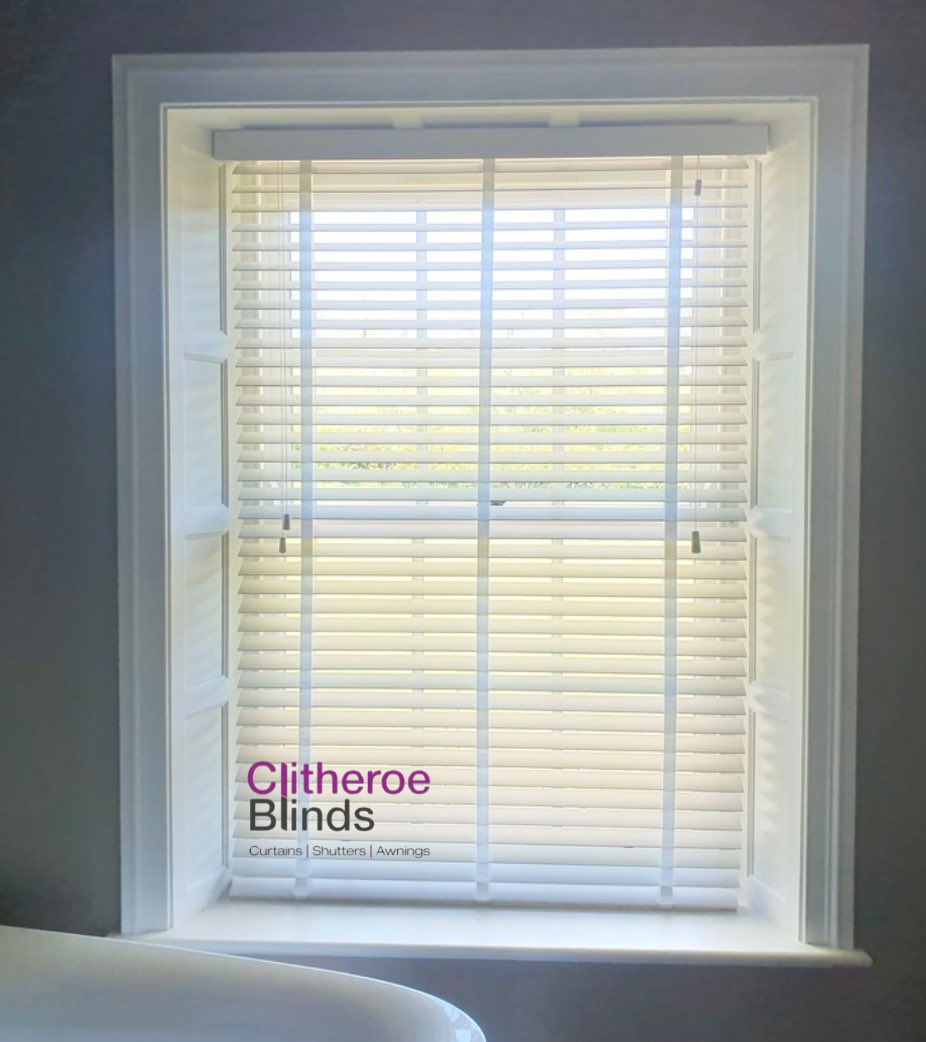 ClitheroeBlinds's tweet photo. Venetian blinds have an adjustable tilt function to control light and privacy easily whilst also have a separate pull cord which allows you to life the blind to the top to gain a full view of your window ! 🪟 🏡 #venetianblinds #clitheroeblinds #homeimprovement #lancashire https://t.co/3uJBdWyp6R