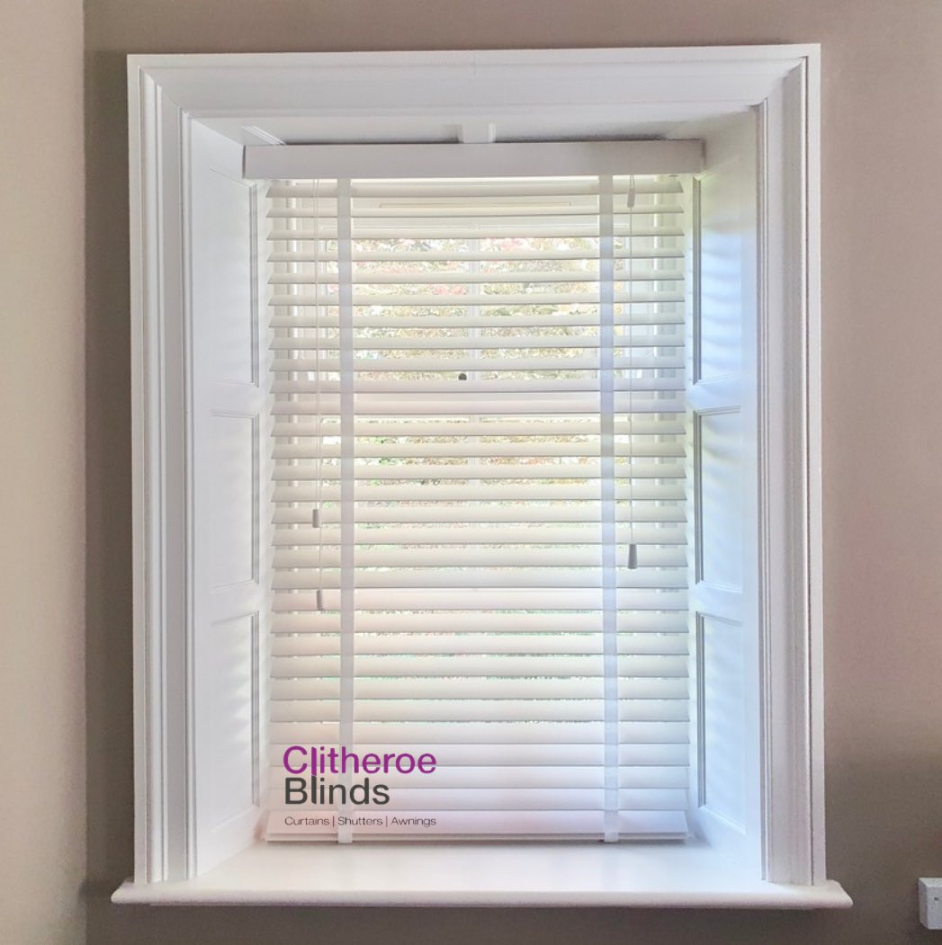 ClitheroeBlinds's tweet photo. Venetian blinds have an adjustable tilt function to control light and privacy easily whilst also have a separate pull cord which allows you to life the blind to the top to gain a full view of your window ! 🪟 🏡 #venetianblinds #clitheroeblinds #homeimprovement #lancashire https://t.co/3uJBdWyp6R