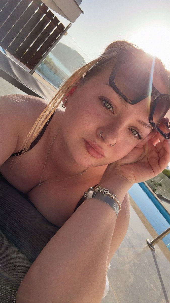 lola ♥︎ findom tweet media