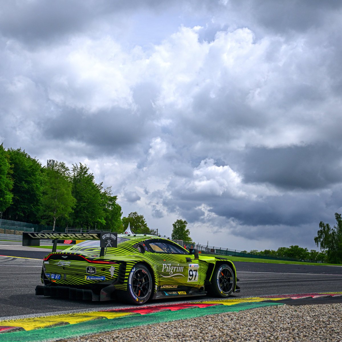jonnyadam's tweet photo. They say you can’t hear a picture. Picture 1 would suggest otherwise 🤩 

Practice day complete, now we get set for qualifying day tomorrow. 

#gtopen #gtopen500 #blackthornamr #astonmartin https://t.co/OYSuNrgUa4