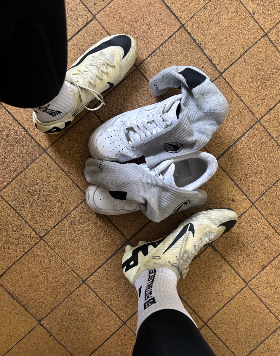 Elite_Sr_King's tweet photo. Soccer training’s about to start – who’s going to take my boots off and clean them for me afterwards?😈 https://t.co/5lFcox7bPy