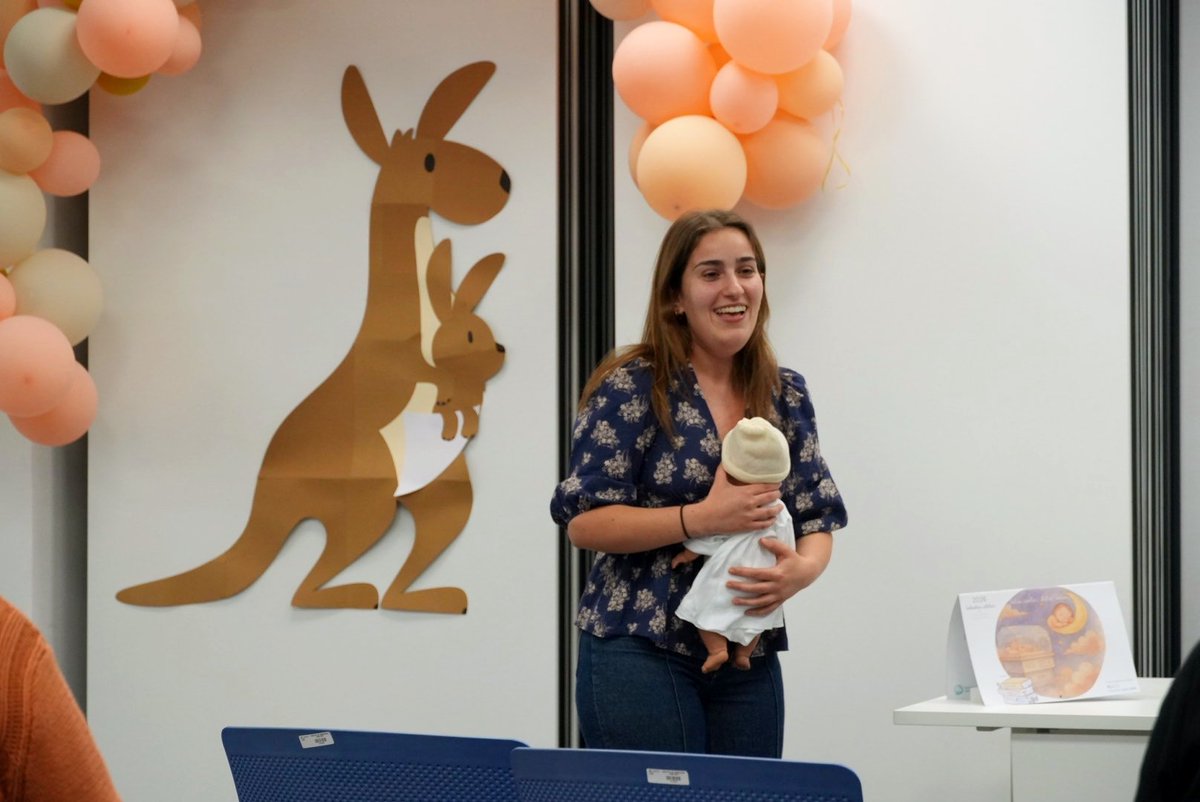 hjoan23's tweet photo. 🦘 Avui, Dia Mundial del Mètode Cangur, l'Hospital Joan XXIII de #Tarragona ha celebrat un taller per donar a conèixer els beneficis del contacte pell amb pell per als nounats i les seves famílies.

💙 Un mètode que apliquem des de 1994 com a centre pioner a tot l'Estat. https://t.co/XKegjCbcvt