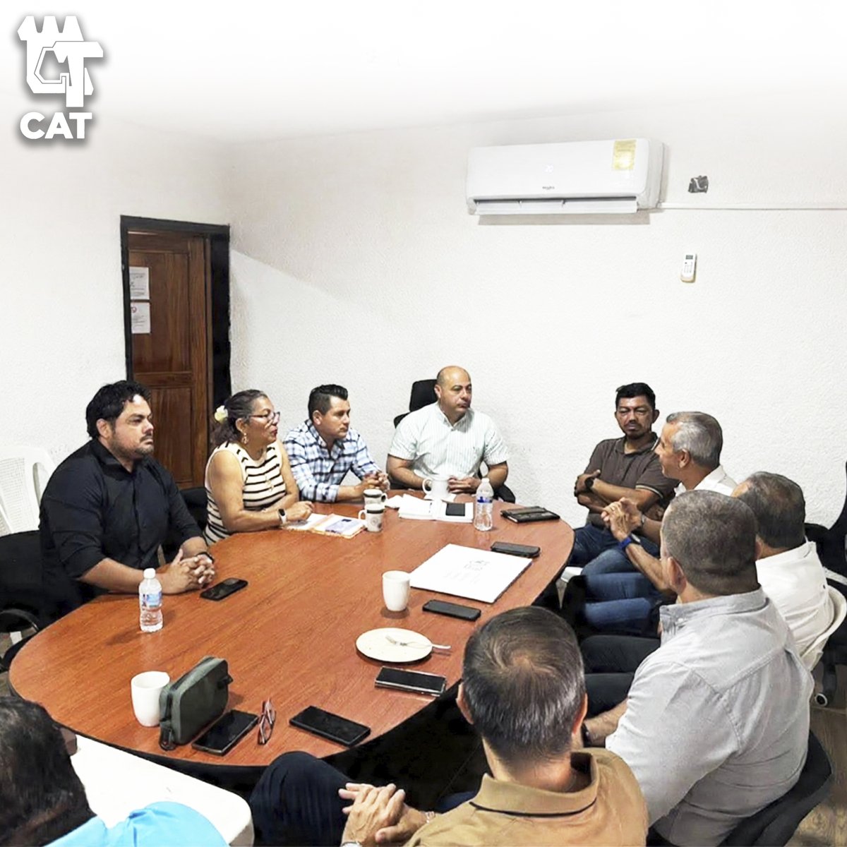 ArquitectosTab's tweet photo. #ArquitecturaEnMovimiento
Directrices hacia el progreso de los Ayuntamientos

Francisco Javier Espinosa Gallegos presidente del CAT y José Antonio Rodríguez Subiaur, sostuvieron un encuentro de trabajo para abordar temas clave sobre desarrollo urbano, planeación y propuestas https://t.co/xbJHlSGvsZ