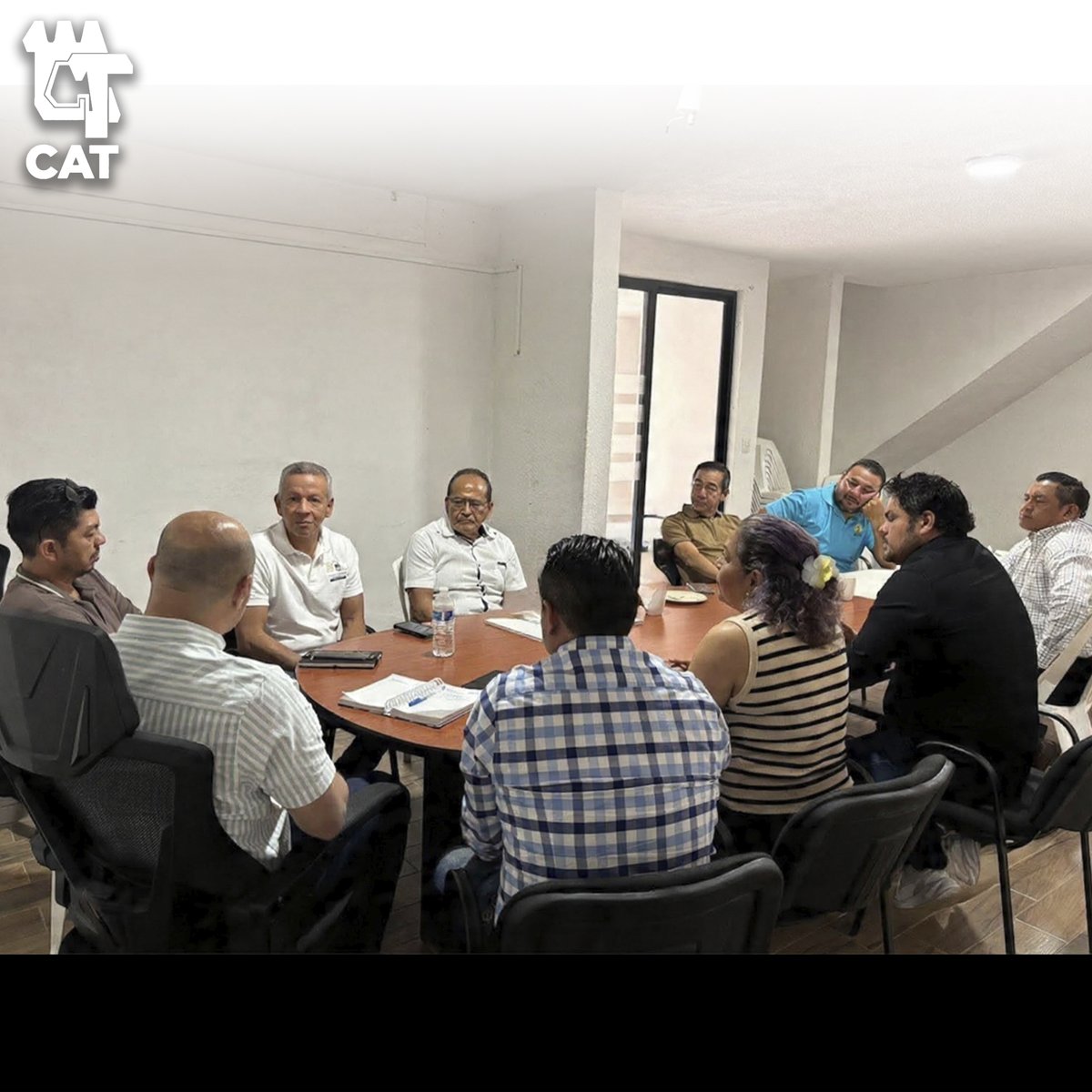 ArquitectosTab's tweet photo. #ArquitecturaEnMovimiento
Directrices hacia el progreso de los Ayuntamientos

Francisco Javier Espinosa Gallegos presidente del CAT y José Antonio Rodríguez Subiaur, sostuvieron un encuentro de trabajo para abordar temas clave sobre desarrollo urbano, planeación y propuestas https://t.co/xbJHlSGvsZ