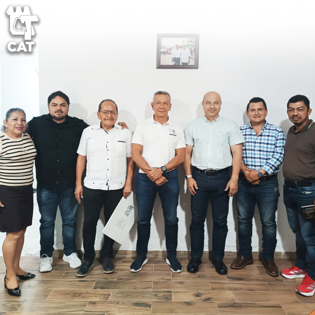 ArquitectosTab's tweet photo. #ArquitecturaEnMovimiento
Directrices hacia el progreso de los Ayuntamientos

Francisco Javier Espinosa Gallegos presidente del CAT y José Antonio Rodríguez Subiaur, sostuvieron un encuentro de trabajo para abordar temas clave sobre desarrollo urbano, planeación y propuestas https://t.co/xbJHlSGvsZ