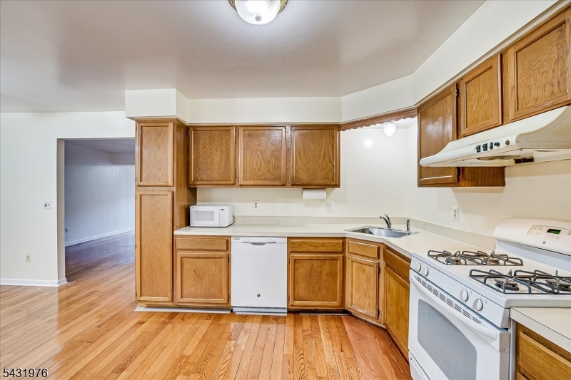 LacerdaTeam's tweet photo. 536 Elsie Ave, South Plainfield Boro, NJ, 07080
3 bed | 2.5 bath 1662 Sq. Ft.
Active | 3300
https://t.co/ltOipxLrlH
Spacious 3-bedroom, 2.5-bath Colonial-style half duplex located on a quiet dead-end street with wooded preserve views behind the property. This well-maintained... https://t.co/h8UcYNPGzj