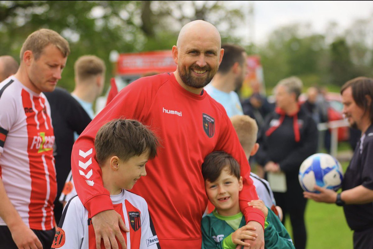 Earlswood Town FC tweet media