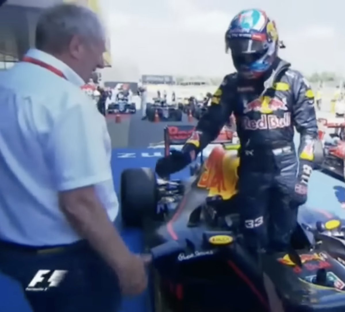 RobChinchero's tweet photo. 10 anni fa (oggi) iniziava a splendere la Stella Verstappen. Appena sceso dalla monoposto Max esita davanti a Marko e gli tende la mano.
Quì la storia di quel giornata sul circuito di Catalunya.
https://t.co/vGAyAOu6bO https://t.co/RRLdj4Omk5