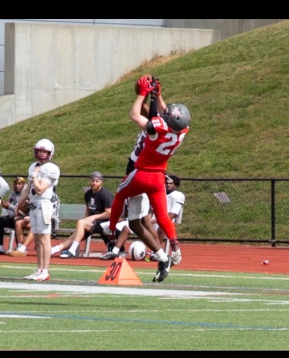 CoachChaim_BAT's tweet photo. 2 more DAWGS signed up for the WR/DB Compete Clinic tomorrow in Newton (2-430 pm).

@CarterGilmore0 WR from @WPIFootball - talented local athlete who joined the program this winter.

@JoeyBassill08 a regular in our program.  Joey has been very consistent this winter and has great grown across all facets of his game.  He's an athlete who plays WR/DB/RB and on special teams!

Can't wait to see how these guys do in a very competitive clinic tomorrow!