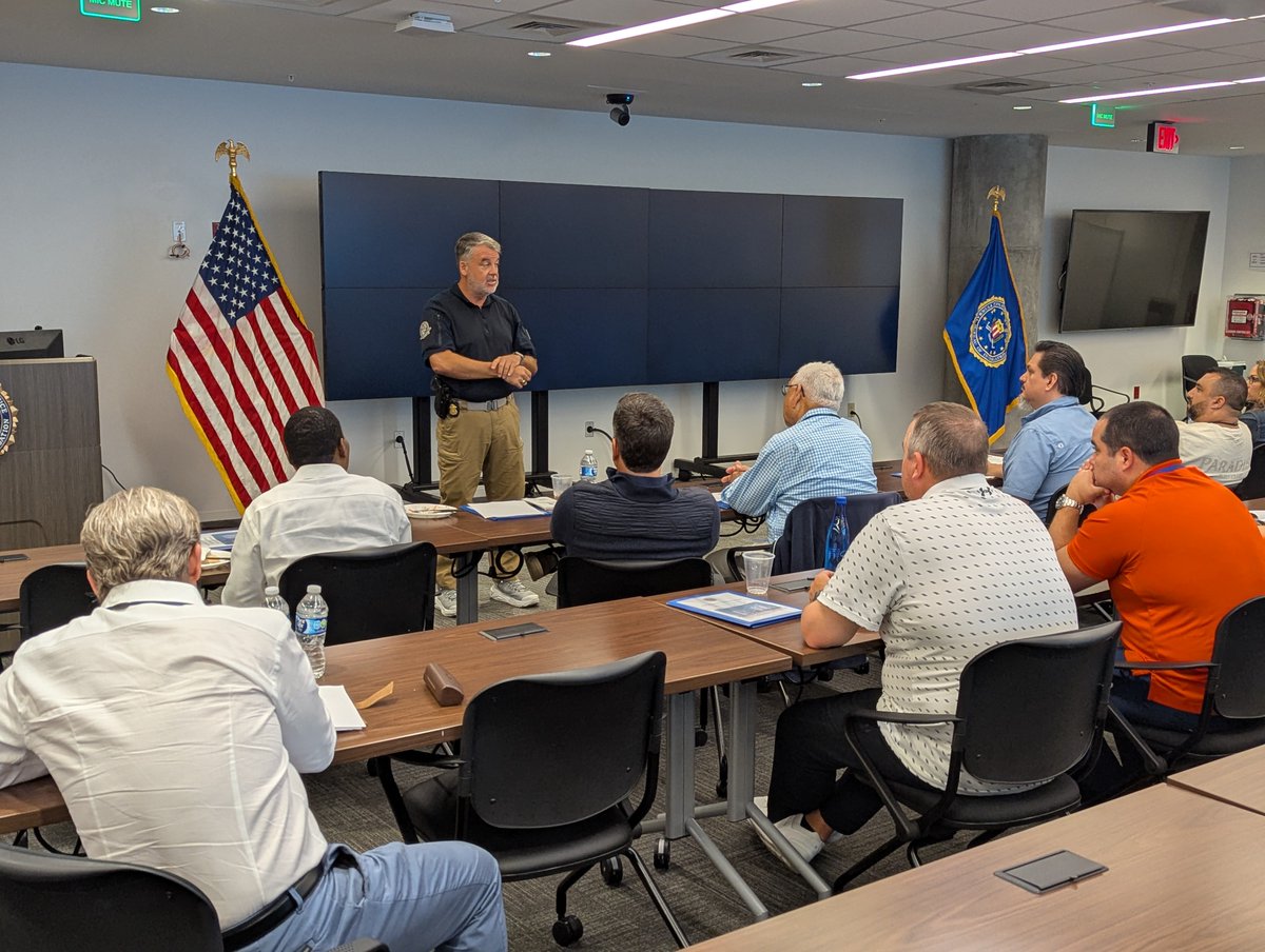 FBIMiamiFL's tweet photo. Last night, #FBIMiami SAC Brett Skiles and SA Alex Galeano spoke to the FBI Miami Citizens Academy class about the FBI's Evidence Response mission. Students took part in lifting fingerprints from different surfaces. https://t.co/DERSt8HLrw