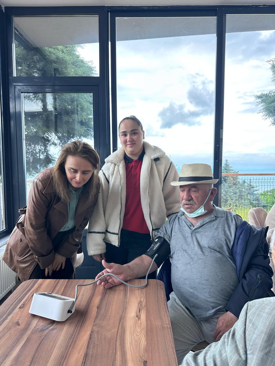 Mtal61's tweet photo. Biz her yerde varız.
🌹Okulumuz öğrencileri huzurevine huzur taşıdılar...
Emeği geçen öğretmenlerimize müteşekkiriz..
@akkanserkan6161 
@zbsemiz 
@hasan_uygun91 
@skaygusuz https://t.co/Tkdq61AiVk