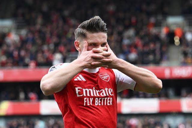 HTF_Shmwiti's tweet photo. 🥉B. Fernandez (MID 10.4m) - Is on form and is actively chasing the assists record

HM: Gyökeres (FWD 9.0m) - has been on the score sheet vs relegation sides

#FPLCommunity #FPL #PremierLeague
 #PL #HTF #FPLDraft #FantasyFootball #GW37 #fantasypremierleague https://t.co/BskPVMjGDB