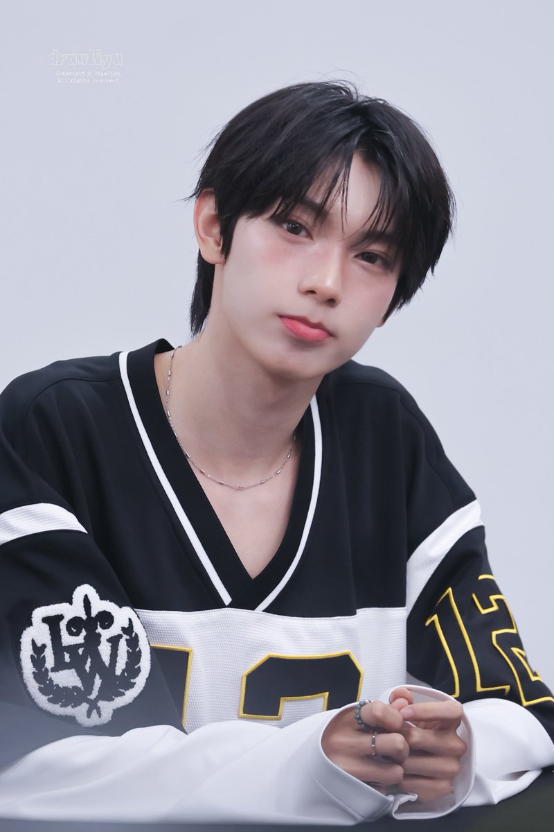 drawliyu's tweet photo. 260515 팬싸 
#FLAREU #플레어유 #최립우 #崔立于 #CHUEILIYU https://t.co/ECaEdK3V4u